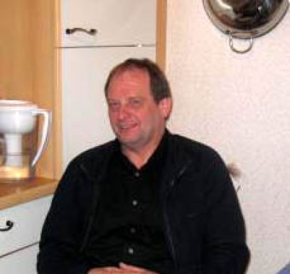 <span>Helmut, 69</span>&nbsp;<span style='width: 25px; height: 16px; float: right; background-image: url(/bitmaps/flags_small/DE.PNG)'>&nbsp;</span><br><span>Knüllwald, Germany</span>&nbsp;<input type='button' class='joinbtn' style='float: right' value='JOIN NOW' />