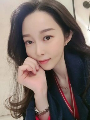 <span>Bella, 34</span> <span style='width: 25px; height: 16px; float: right; background-image: url(/bitmaps/flags_small/CN.PNG)'> </span><span style='float: right;margin-right: 20px;'><i class='fa fa-heart'></i> 14</span><br><span>Shenzhen, China</span> <input type='button' class='joinbtn' style='float: right' value='JOIN NOW' />