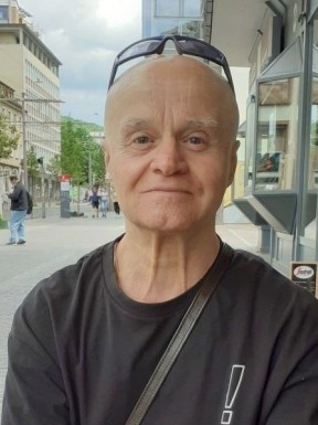 <span>Georg, 69</span> <span style='width: 25px; height: 16px; float: right; background-image: url(/bitmaps/flags_small/DE.PNG)'> </span><span style='float: right;margin-right: 20px;'><i class='fa fa-heart'></i> 2</span><br><span>Freiburg, Germany</span> <input type='button' class='joinbtn' style='float: right' value='JOIN NOW' />