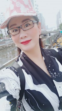 <span>Mary, 46</span> <span style='width: 25px; height: 16px; float: right; background-image: url(/bitmaps/flags_small/CN.PNG)'> </span><br><span>Shenzhen, China</span> <input type='button' class='joinbtn' style='float: right' value='JOIN NOW' />