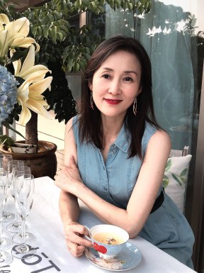 <span>Catherine, 55</span> <span style='width: 25px; height: 16px; float: right; background-image: url(/bitmaps/flags_small/CN.PNG)'> </span><br><span>Shenzhen, China</span> <input type='button' class='joinbtn' style='float: right' value='VISIT NOW' />