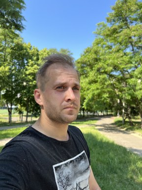 <span>Ivan, 37</span>&nbsp;<span style='width: 25px; height: 16px; float: right; background-image: url(/bitmaps/flags_small/DE.PNG)'>&nbsp;</span><br><span>Dortmund, Allemagne</span>&nbsp;<input type='button' class='joinbtn' style='float: right' value='JOIN NOW' />