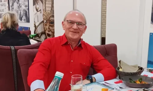 <span>Heiko, 61</span> <span style='width: 25px; height: 16px; float: right; background-image: url(/bitmaps/flags_small/DE.PNG)'> </span><br><span>Karlsruhe, Germany</span> <input type='button' class='joinbtn' style='float: right' value='JOIN NOW' />