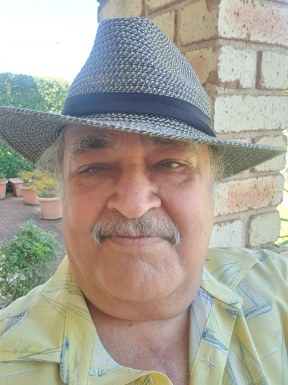 <span>Pedro, 74</span> <span style='width: 25px; height: 16px; float: right; background-image: url(/bitmaps/flags_small/AU.PNG)'> </span><br><span>Sydney, Australia</span> <input type='button' class='joinbtn' style='float: right' value='JOIN NOW' />