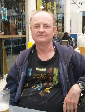 <span>Chris Q, 65</span>&nbsp;<span style='width: 25px; height: 16px; float: right; background-image: url(/bitmaps/flags_small/UK.PNG)'>&nbsp;</span><br><span>London, イギリス</span>&nbsp;<input type='button' class='joinbtn' style='float: right' value='JOIN NOW' />