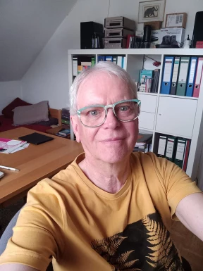 <span>Karl, 71</span>&nbsp;<span style='width: 25px; height: 16px; float: right; background-image: url(/bitmaps/flags_small/DE.PNG)'>&nbsp;</span><br><span>Trier, ドイツ</span>&nbsp;<input type='button' class='joinbtn' style='float: right' value='JOIN NOW' />
