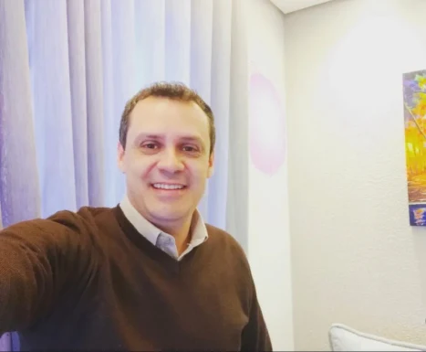 <span>Alex, 54</span>&nbsp;<span style='width: 25px; height: 16px; float: right; background-image: url(/bitmaps/flags_small/BR.PNG)'>&nbsp;</span><br><span>Sao Paulo, ブラジル</span>&nbsp;<input type='button' class='joinbtn' style='float: right' value='JOIN NOW' />