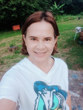 <span>Sarah, 54</span> <span style='width: 25px; height: 16px; float: right; background-image: url(/bitmaps/flags_small/TH.PNG)'> </span><br><span>Sakonnakhon, Thailand</span> <input type='button' class='joinbtn' style='float: right' value='JOIN NOW' />