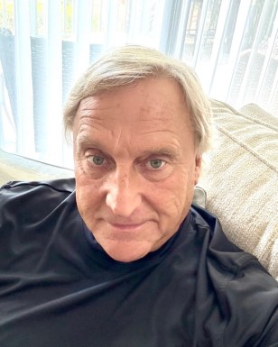 <span>Timmy Helms, 69</span>&nbsp;<span style='width: 25px; height: 16px; float: right; background-image: url(/bitmaps/flags_small/US.PNG)'>&nbsp;</span><br><span>Binghamton , Estados Unidos da América</span>&nbsp;<input type='button' class='joinbtn' style='float: right' value='JOIN NOW' />