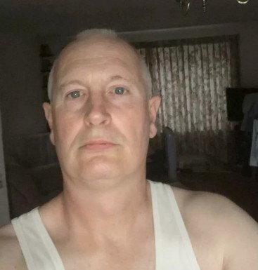 <span>Kevin, 58</span> <span style='width: 25px; height: 16px; float: right; background-image: url(/bitmaps/flags_small/UK.PNG)'> </span><br><span>Hensman, Royaume-Uni</span> <input type='button' class='joinbtn' style='float: right' value='JOIN NOW' />