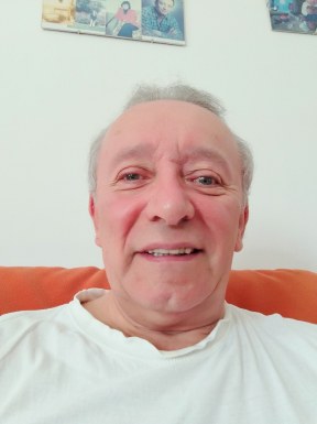 <span>Robert, 66</span> <span style='width: 25px; height: 16px; float: right; background-image: url(/bitmaps/flags_small/DE.PNG)'> </span><br><span>Bernau Bei , Germany</span> <input type='button' class='joinbtn' style='float: right' value='JOIN NOW' />