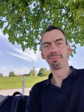 <span>Heiko, 47</span> <span style='width: 25px; height: 16px; float: right; background-image: url(/bitmaps/flags_small/DE.PNG)'> </span><br><span>Munich, Germany</span> <input type='button' class='joinbtn' style='float: right' value='JOIN NOW' />