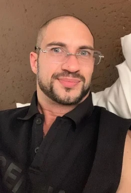 <span>Hoffman, 56</span> <span style='width: 25px; height: 16px; float: right; background-image: url(/bitmaps/flags_small/US.PNG)'> </span><br><span>Boston, United States of America</span> <input type='button' class='joinbtn' style='float: right' value='JOIN NOW' />