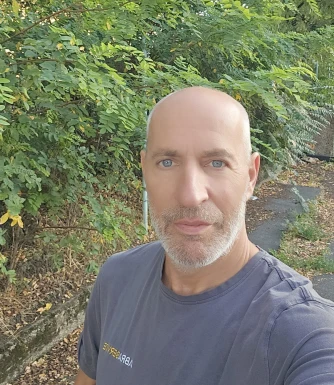 <span>Andreas, 59</span>&nbsp;<span style='width: 25px; height: 16px; float: right; background-image: url(/bitmaps/flags_small/DE.PNG)'>&nbsp;</span><br><span>Dusseldorf, Germany</span>&nbsp;<input type='button' class='joinbtn' style='float: right' value='JOIN NOW' />