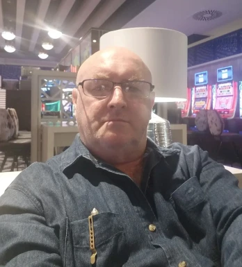 <span>Wayne, 64</span> <span style='width: 25px; height: 16px; float: right; background-image: url(/bitmaps/flags_small/AU.PNG)'> </span><br><span>Gold Coast, オーストラリア</span> <input type='button' class='joinbtn' style='float: right' value='JOIN NOW' />