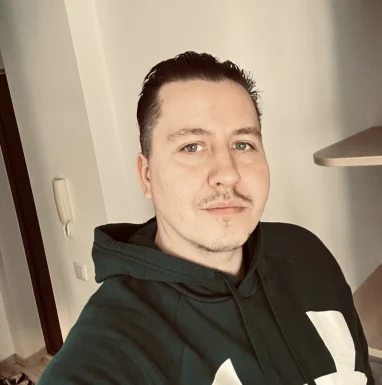 <span>Viacheslav, 37</span>&nbsp;<span style='width: 25px; height: 16px; float: right; background-image: url(/bitmaps/flags_small/PL.PNG)'>&nbsp;</span><br><span>Wroclaw, Polonia</span>&nbsp;<input type='button' class='joinbtn' style='float: right' value='JOIN NOW' />